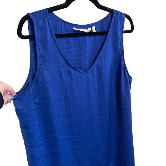 Soft Surroundings- Cally Crinkle Tank Royal Blue Asymmetrical Hem, Size Large - Picture 4 of 11